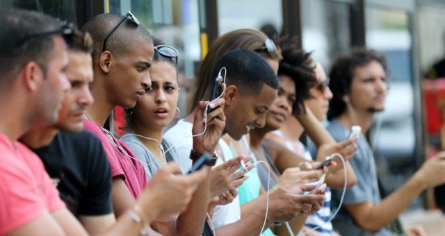 Küba'ya Mobil İnternet Yolda