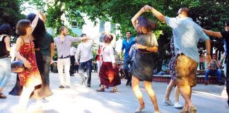 Balfolk Dansları İle Hem Eğlendiriyor, Hem Öğretiyor Balfolk