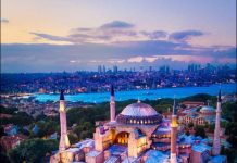 A Young Man Who Loves Adventure; Adam Axoı