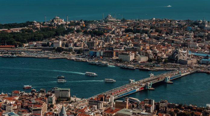 Ozan Güzelce – The Desire Of Photography To Be In More