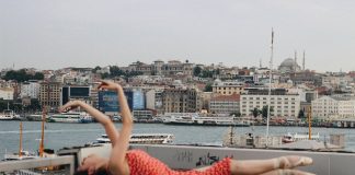 Berk Kır “Benim için fotoğraf… Kişisel duygusal geçiş anlarımın, sağduyulu bir temsili diyebilirim.”